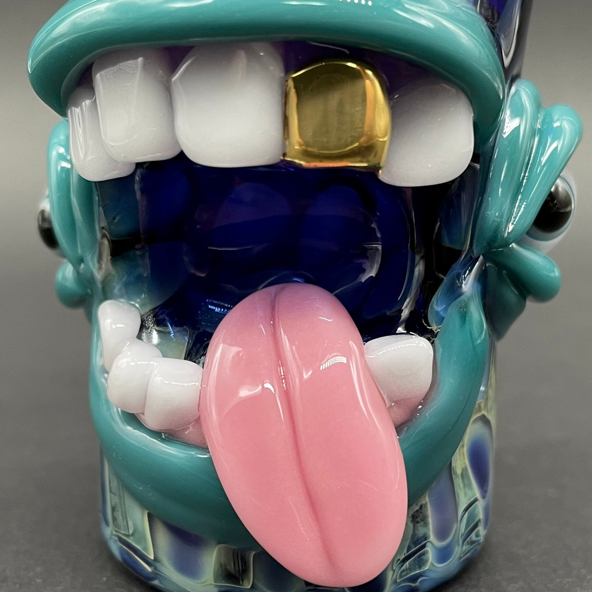 Premium Screaming tongue shot glass - collectible glass art