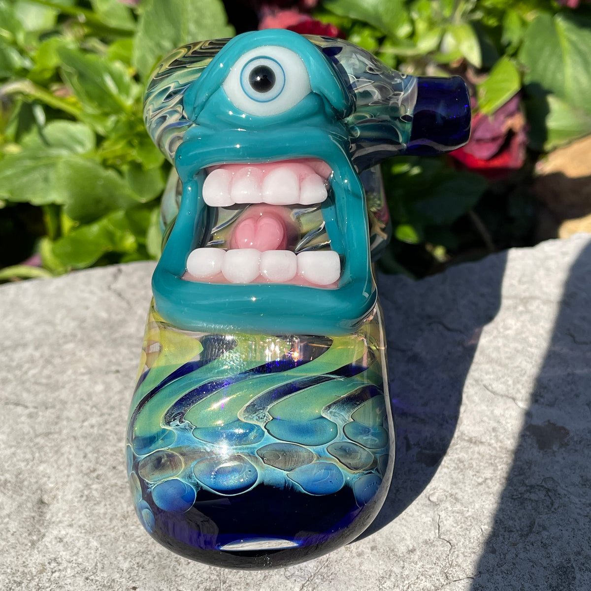 Artisan glass Screaming tentacle bubbler - detailed craftsmanship