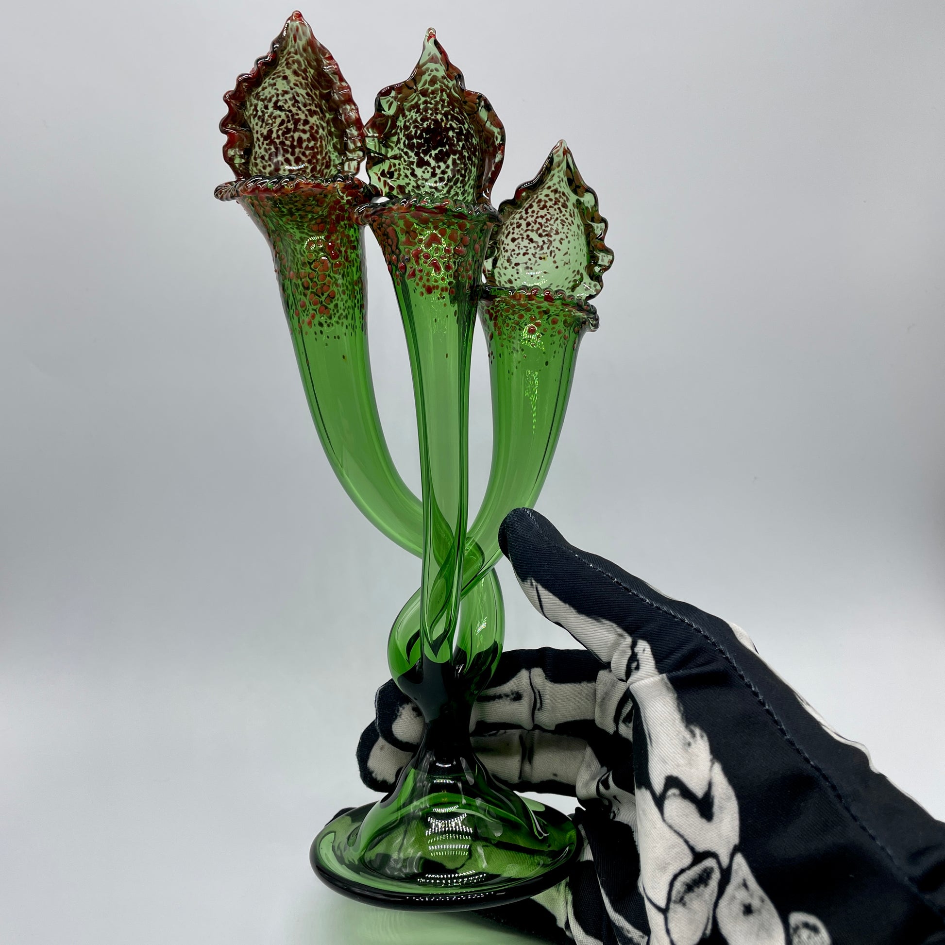 3 stem pitcher plant sculpture craftsmanship - artisan glass work