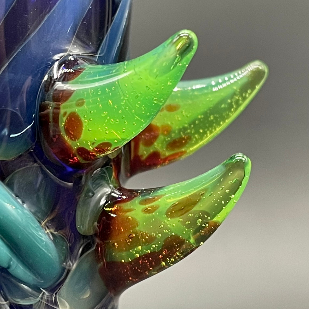 Artisan glass Screaming tongue shot glass - detailed craftsmanship