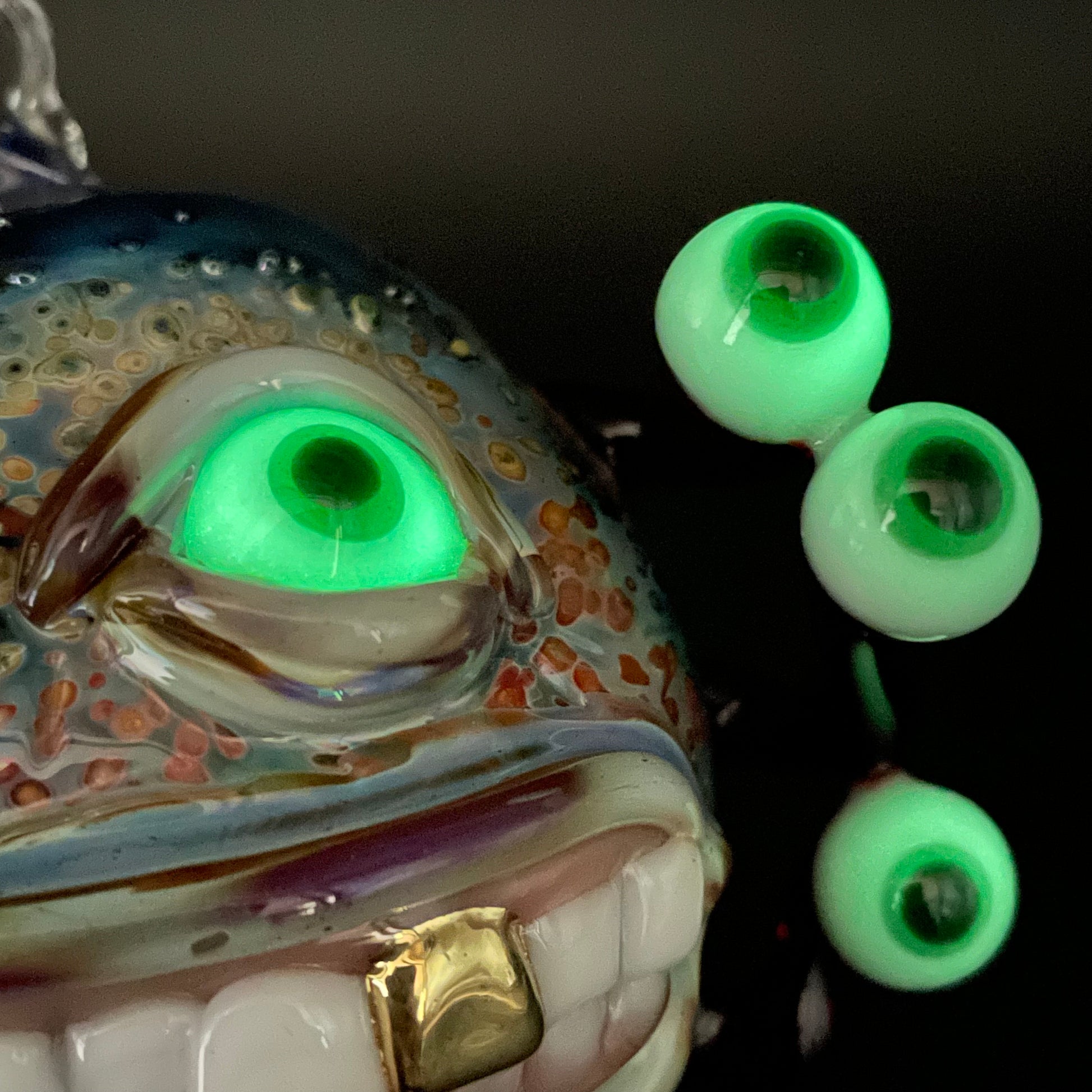 Artisan glass Eye stalk monster ornament - detailed craftsmanship