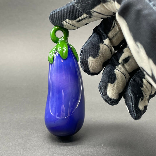 Eggplant ornament detail view - premium glass art