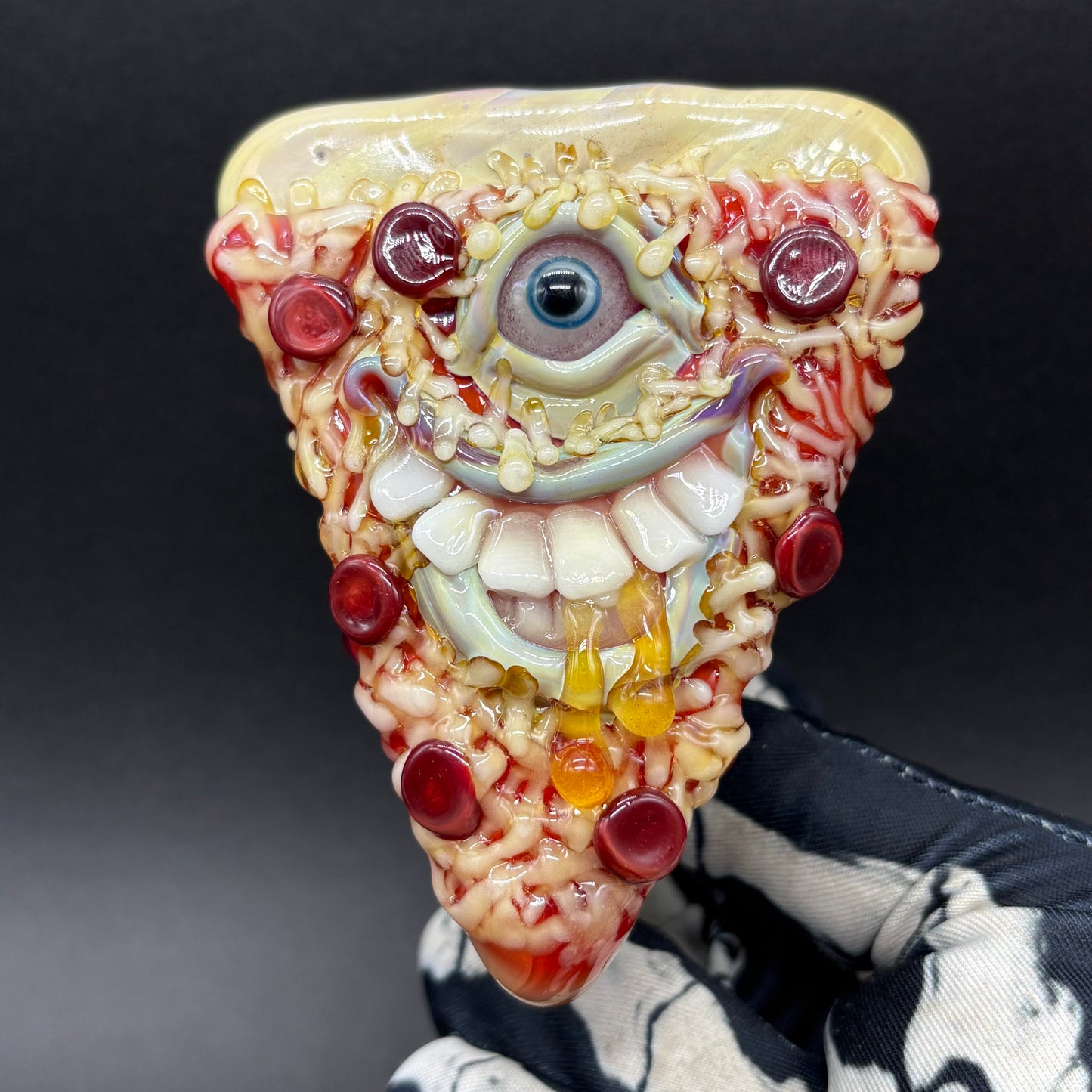 Close-up of Pizza ash catcher 14mm 45° - handcrafted glass