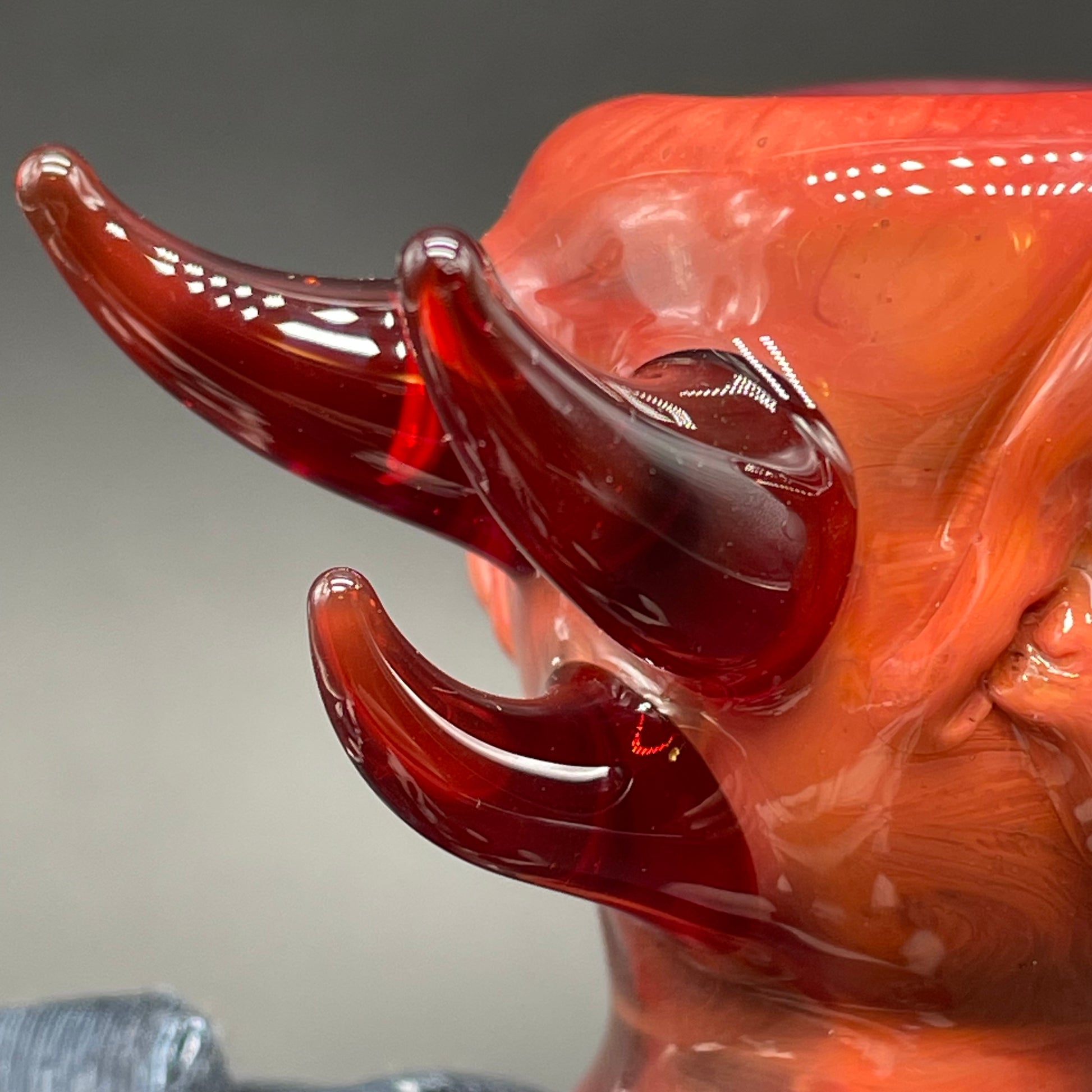 Artisan glass 14mm 45° single hole slide - detailed craftsmanship