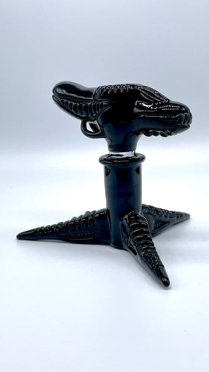 Hand-blown 18mm xenomorph slide with stand - Leviathan Glass original