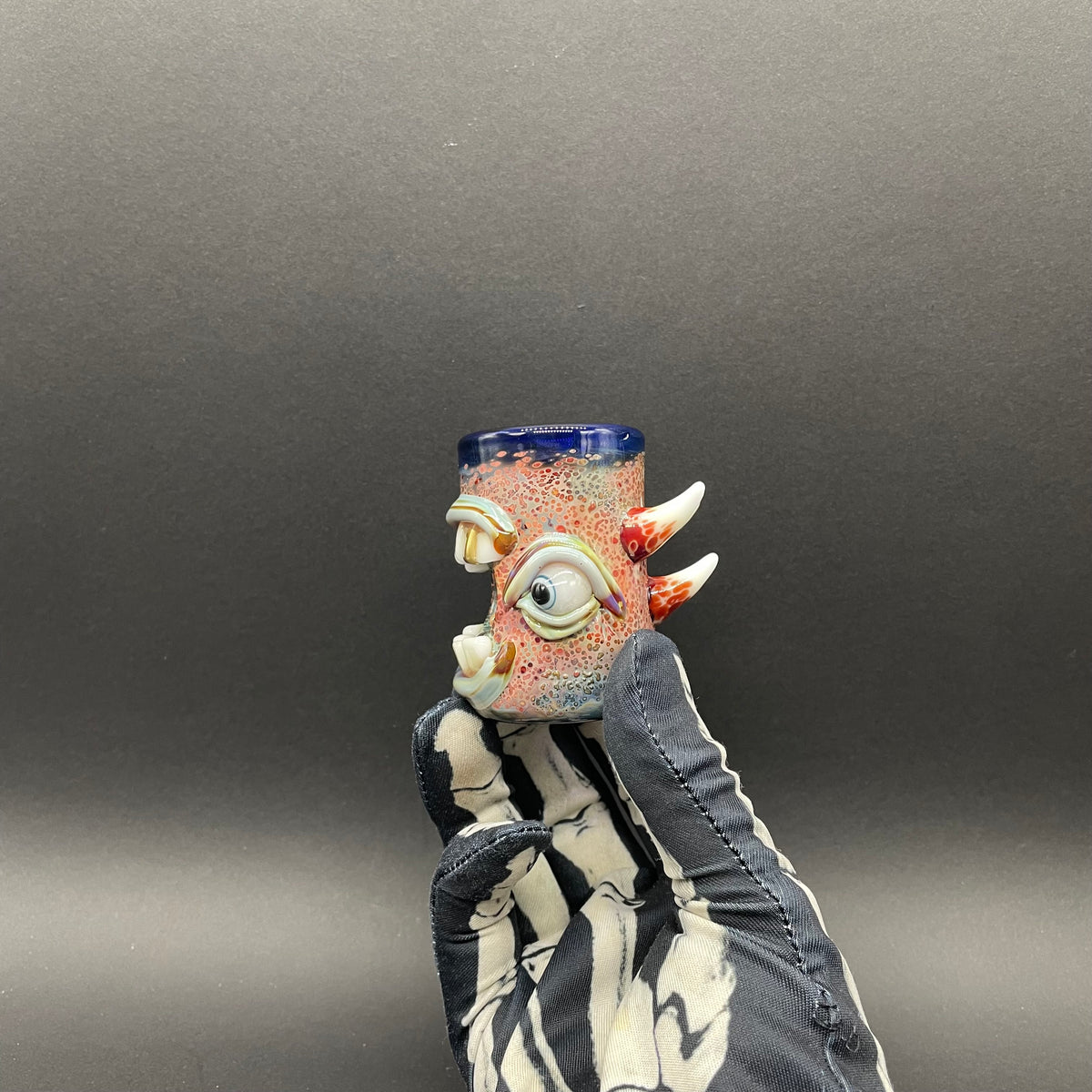 Screaming shot glass detail view - premium glass art