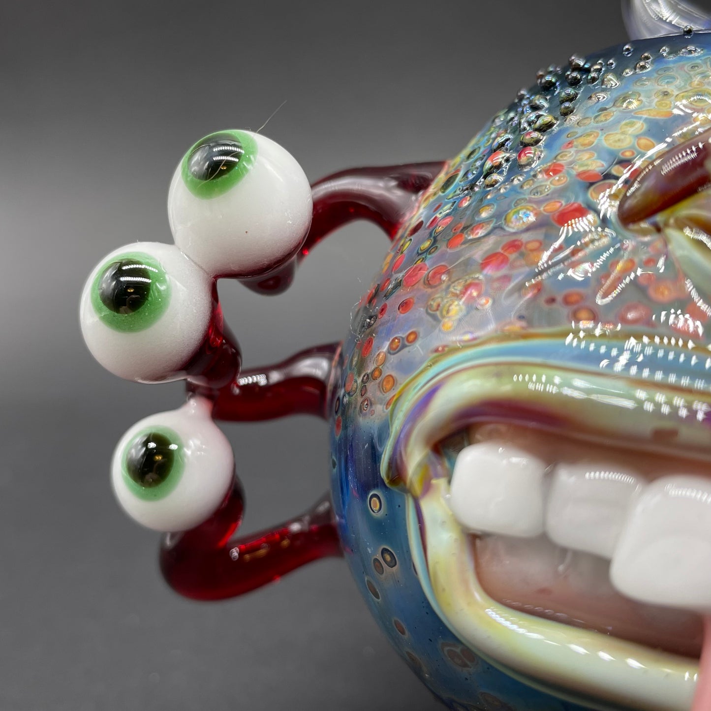 Eye stalk monster ornament by Leviathan Glass - artisan detail