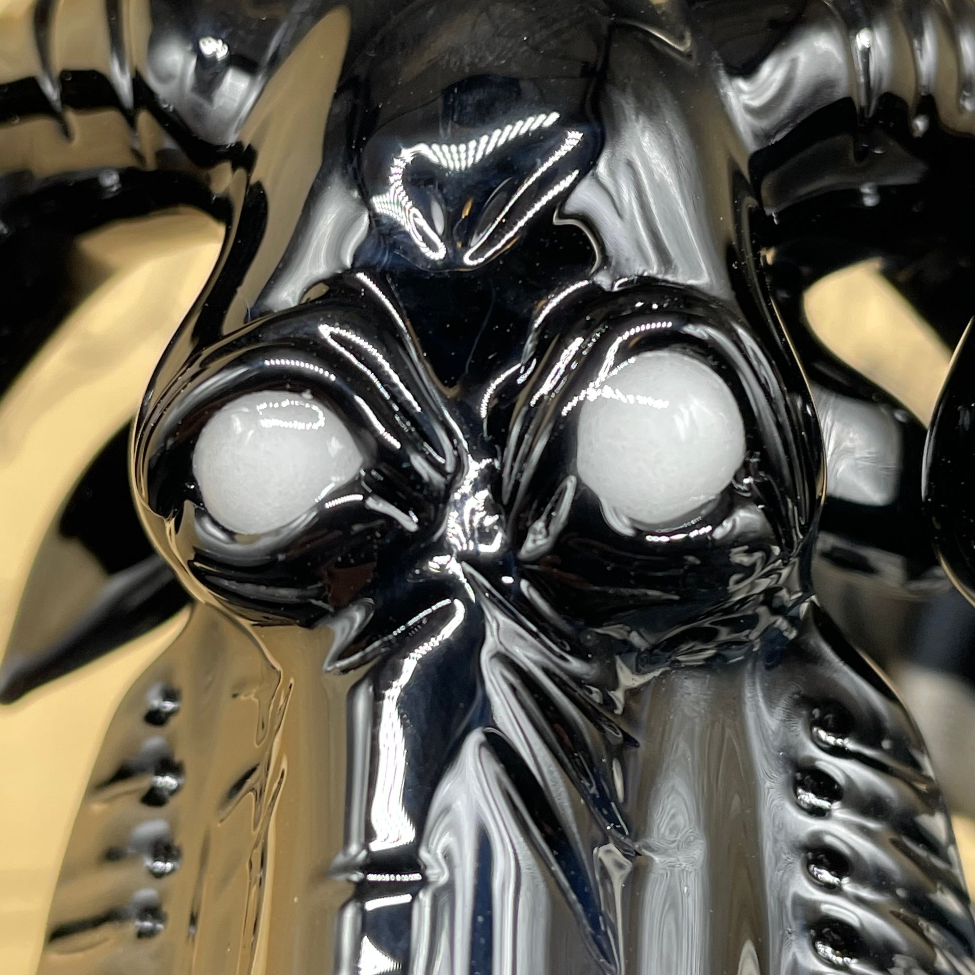 Artisan glass 18mm black Philip dry catch - detailed craftsmanship