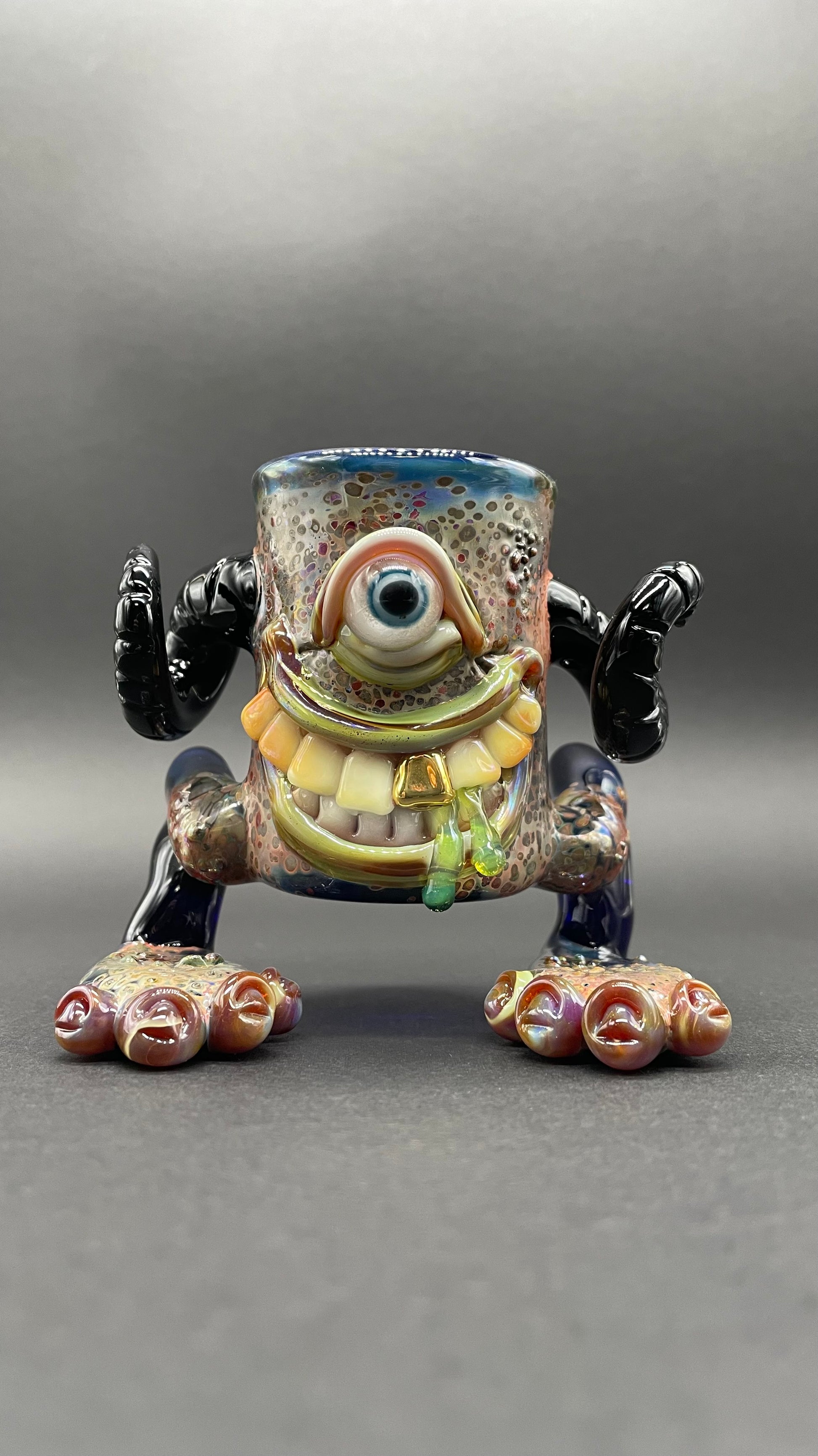 The Bearer of cups detail view - premium glass art