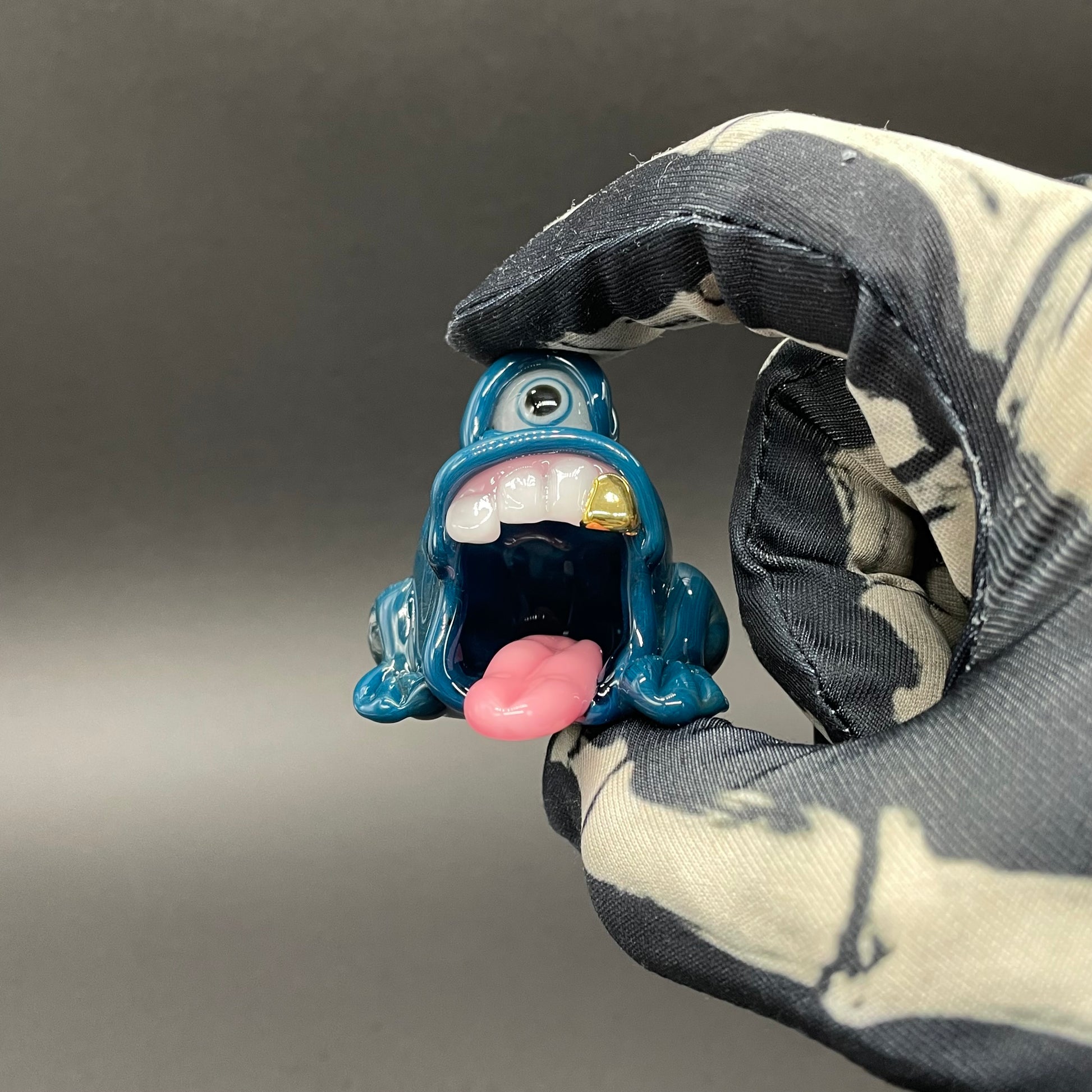 Premium Stinkhopper - collectible glass art