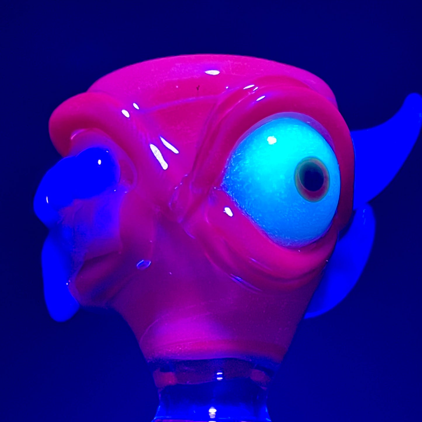 Artisan glass 14mm 4 hole UV reactive slide - detailed craftsmanship