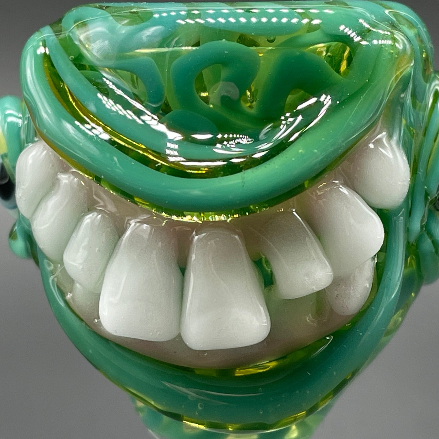 Artisan glass 14mm uv smiley face slide - detailed craftsmanship