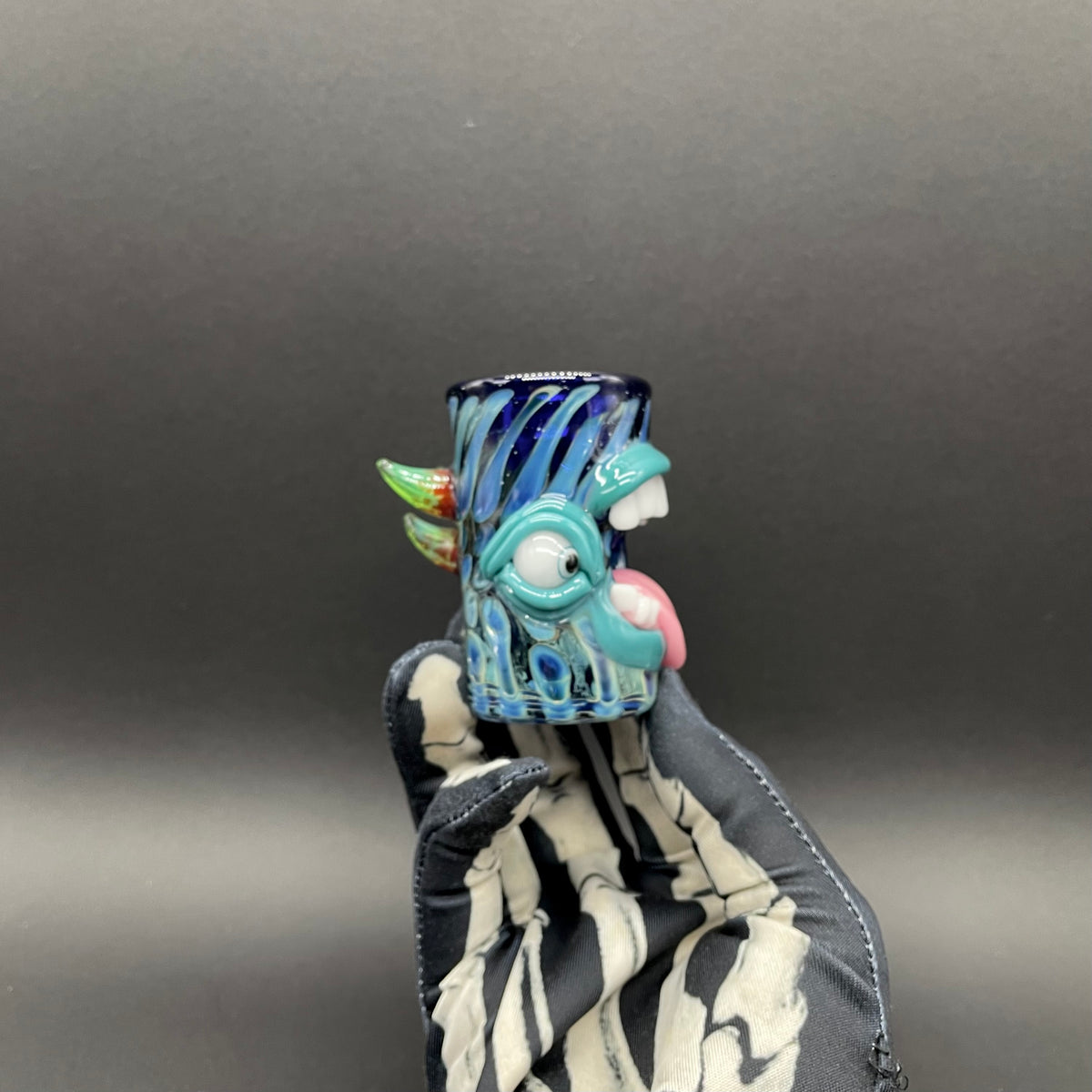 Screaming tongue shot glass detail view - premium glass art