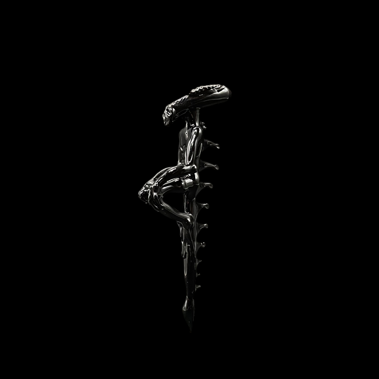 Hand-blown Xenomorph sculpture - Leviathan Glass original