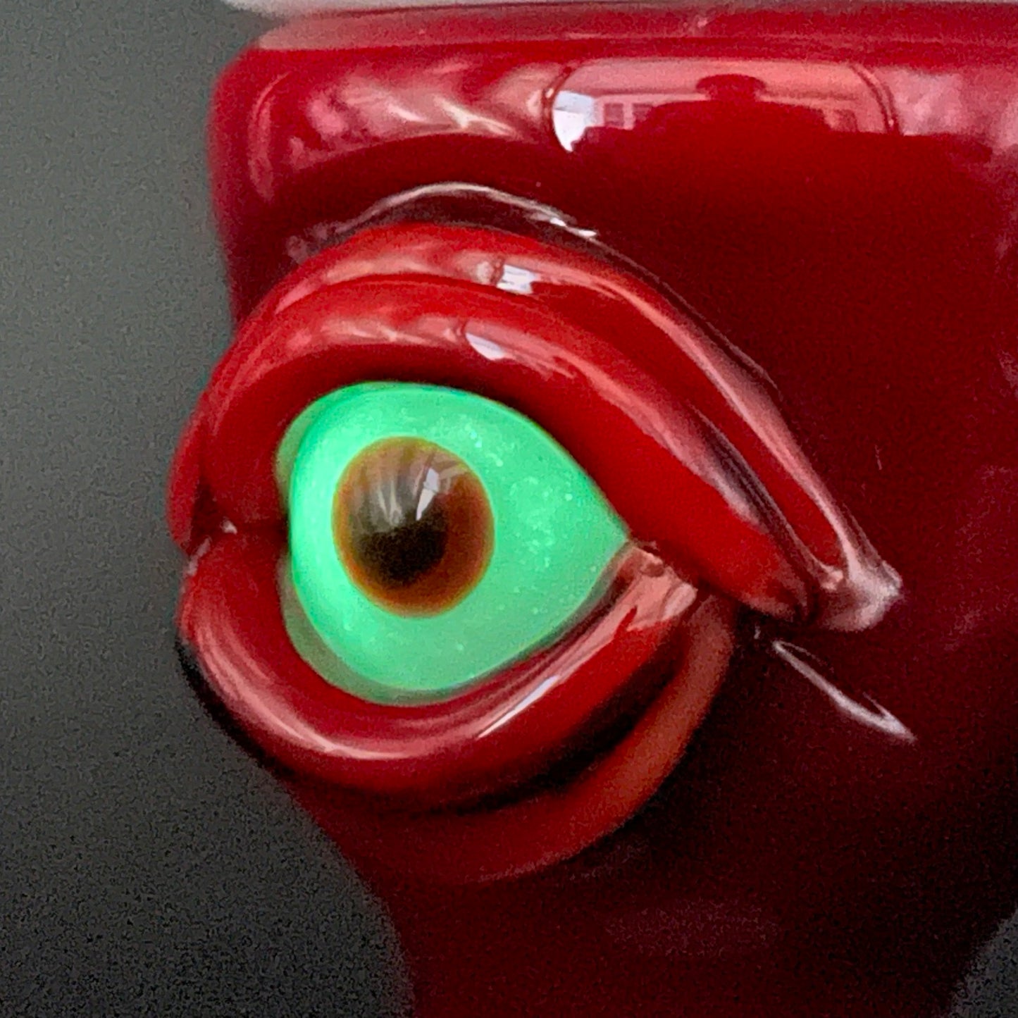 18mm Cyclopean Santa slide by Leviathan Glass - artisan detail