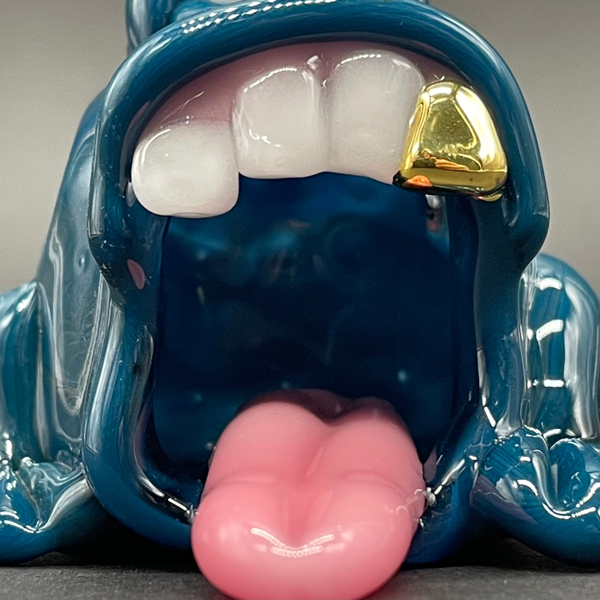 Artisan glass Stinkhopper - detailed craftsmanship