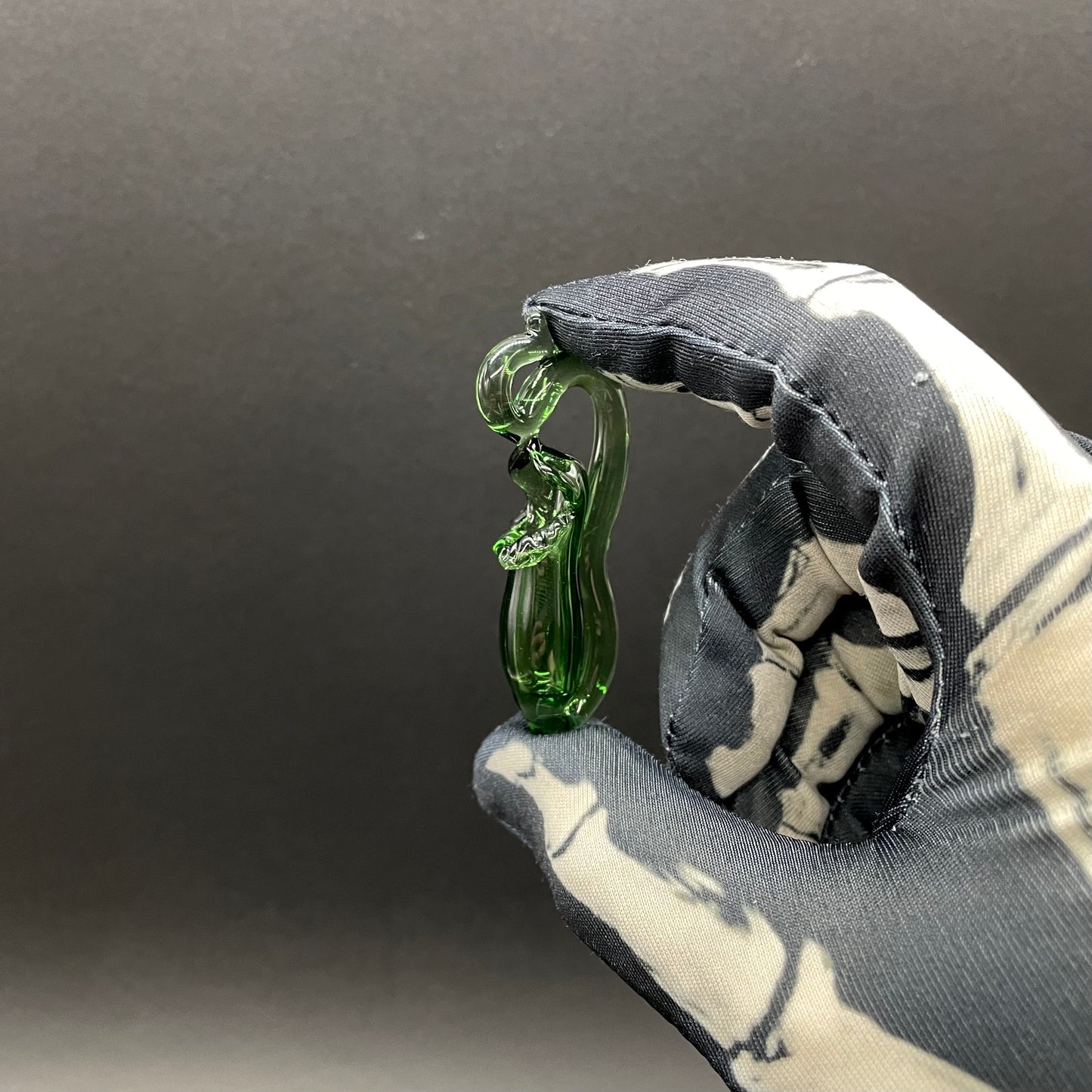Artisan glass Pitcher plant pendant - detailed craftsmanship