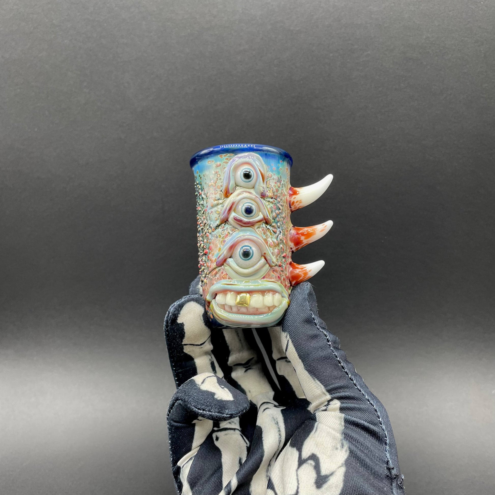 Artisan glass Vertical 3 eye shot glass - detailed craftsmanship