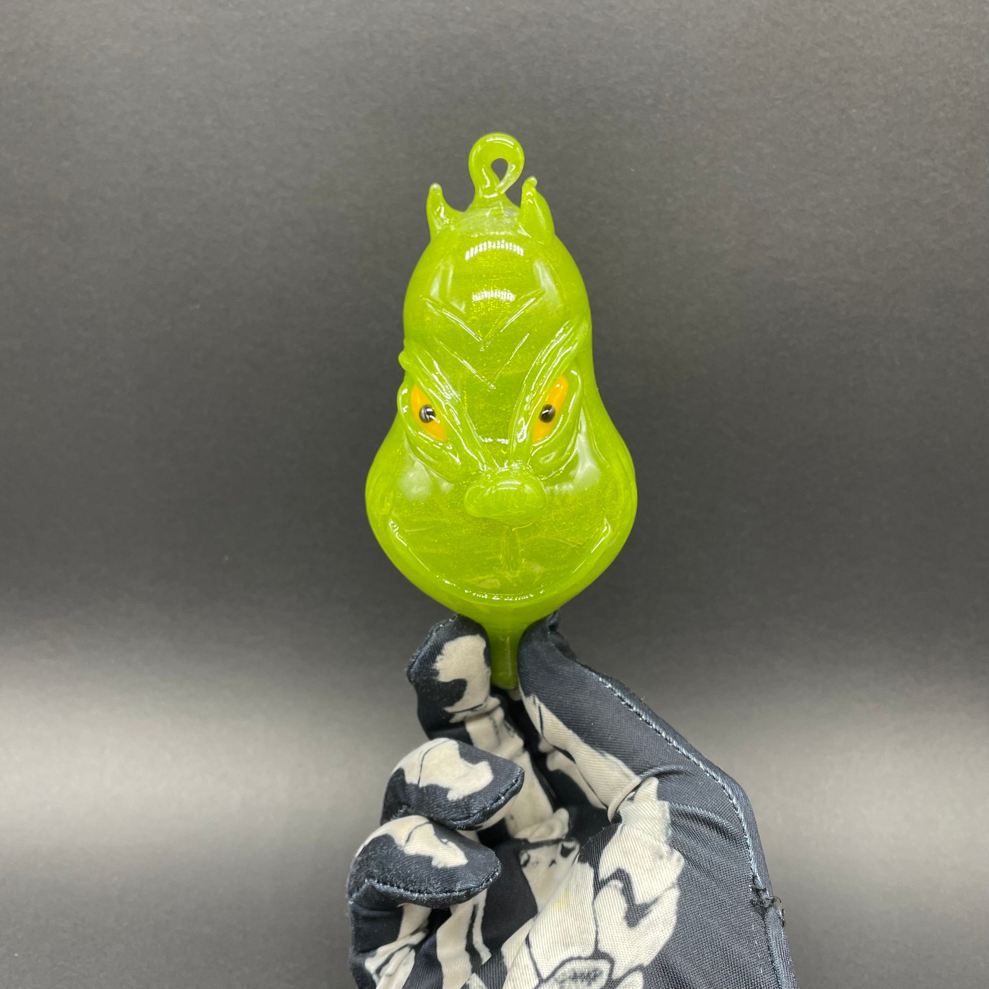 The Grinch by Leviathan Glass - artisan detail