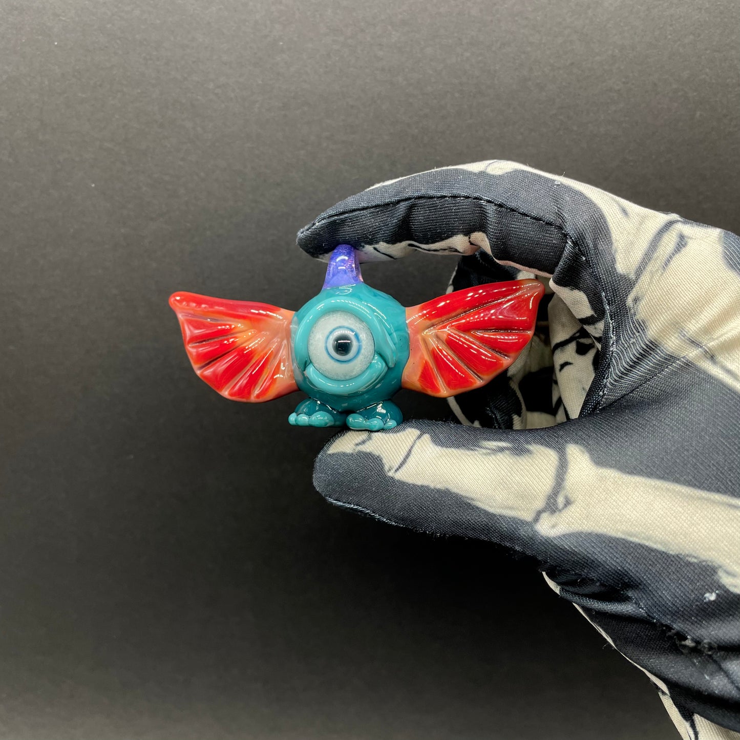 Premium flying cyclops pendant - collectible glass art