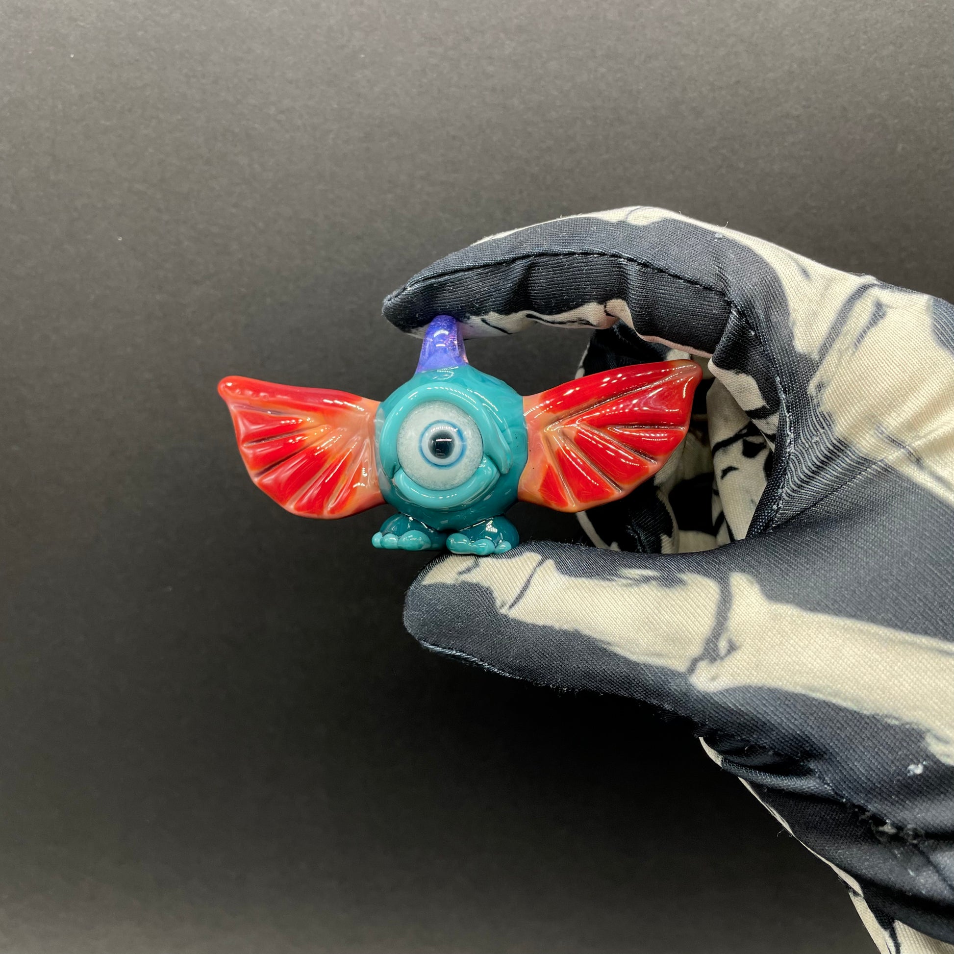 Premium flying cyclops pendant - collectible glass art