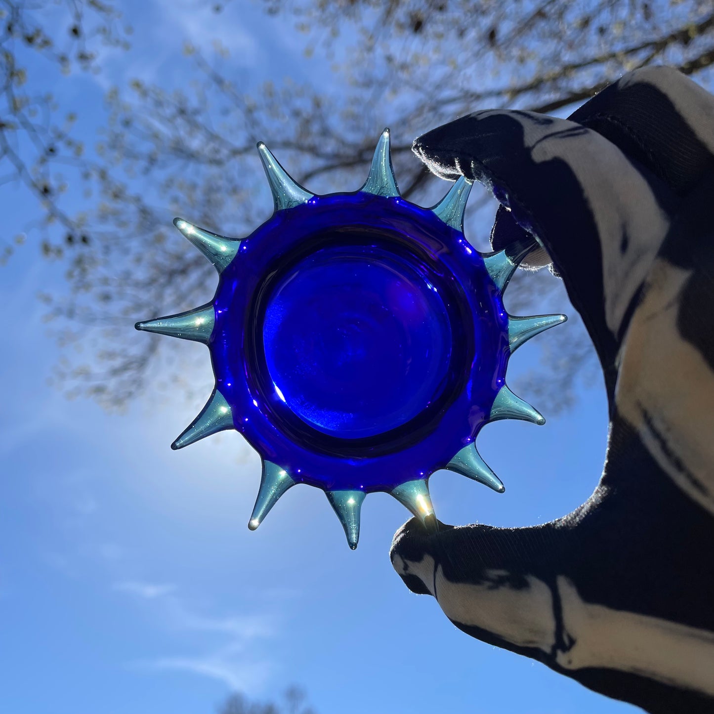 Spiny ashtray craftsmanship - artisan glass work