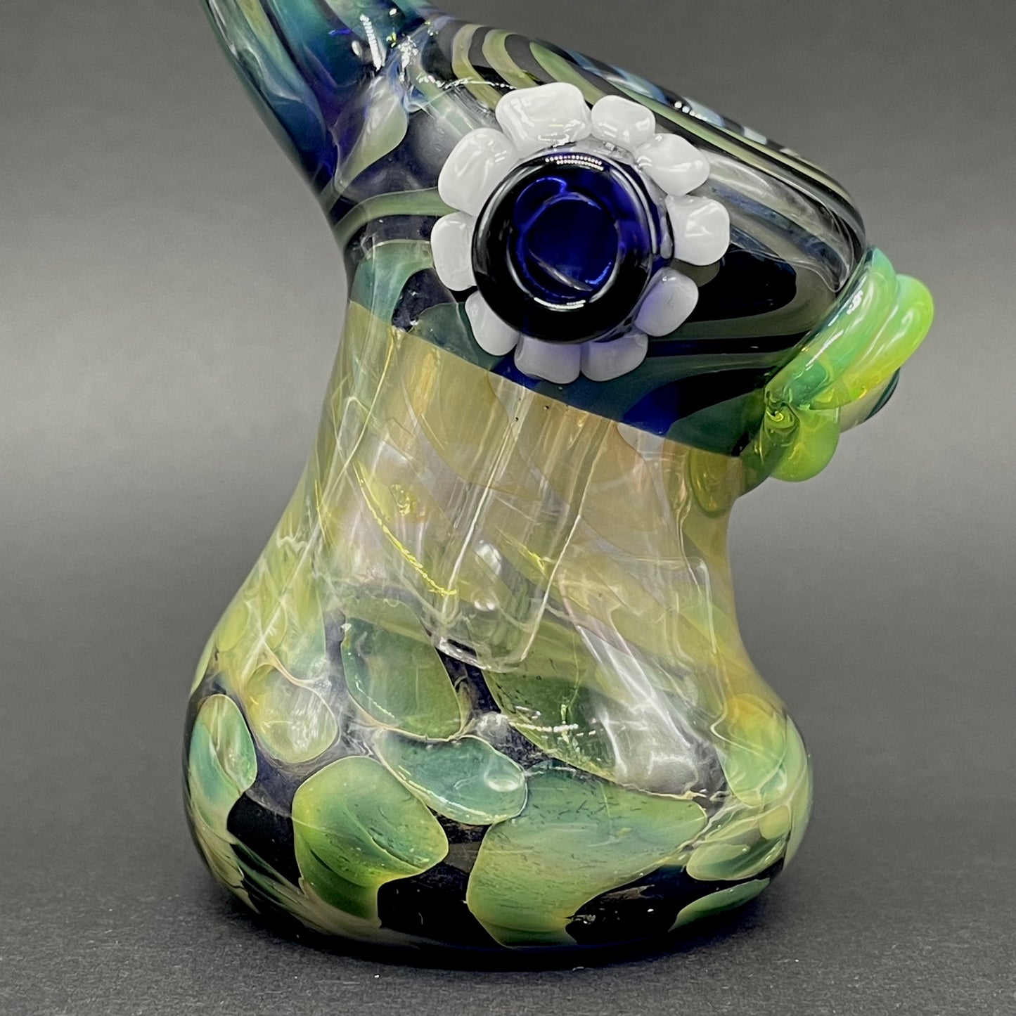 alien head bubbler by Leviathan Glass - artisan detail
