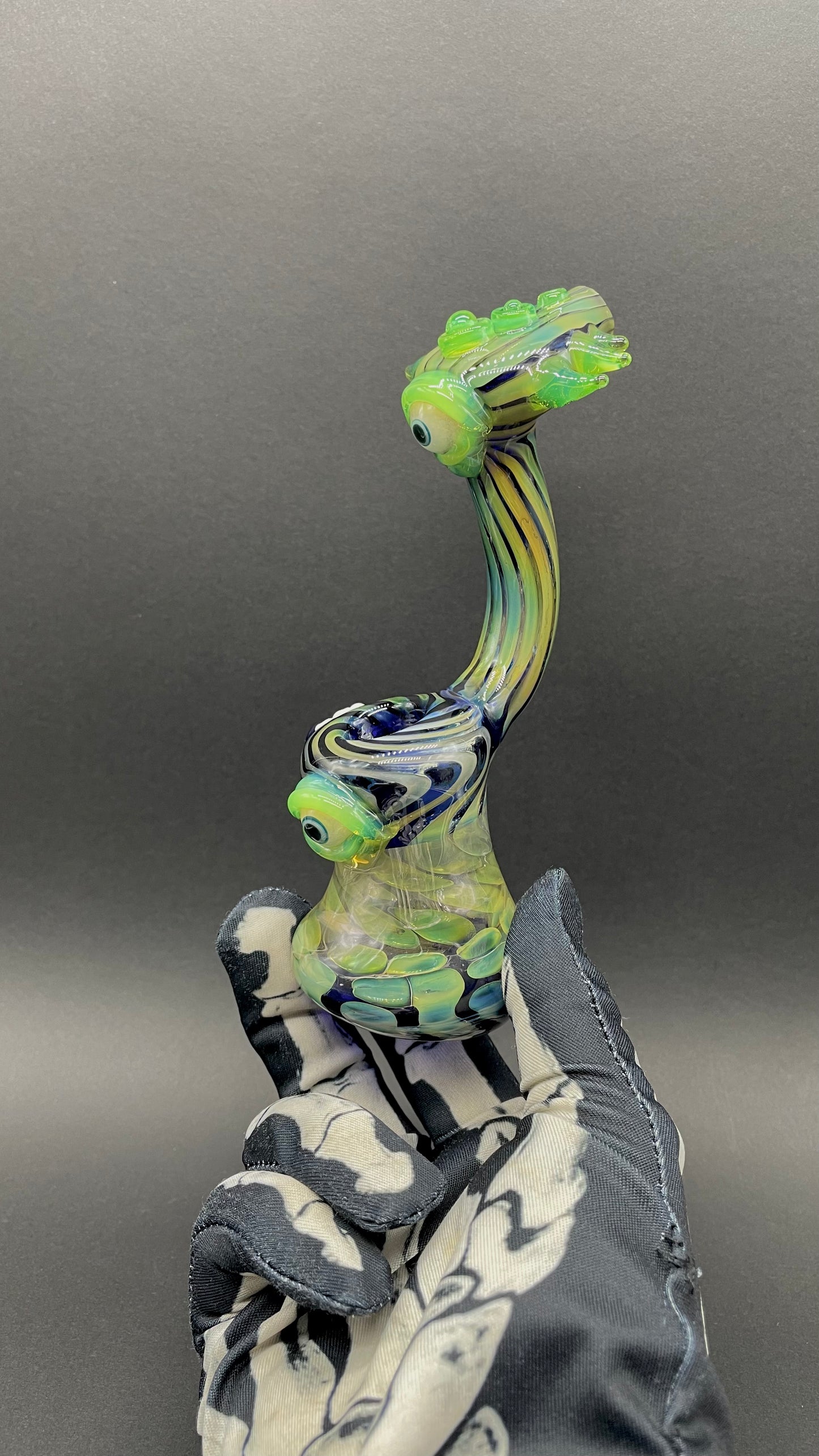 Hand-blown alien head bubbler - Leviathan Glass original