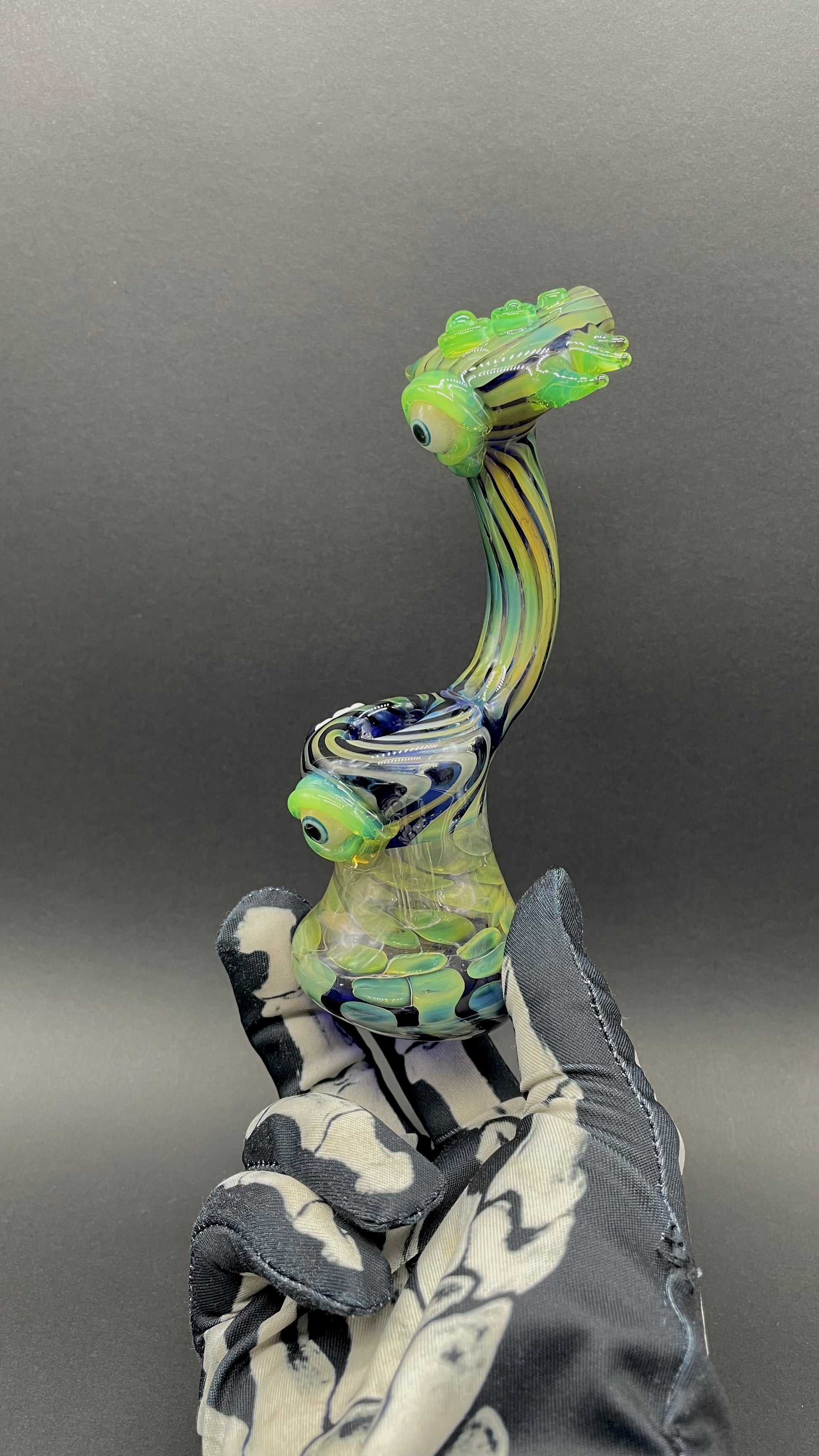 Hand-blown alien head bubbler - Leviathan Glass original
