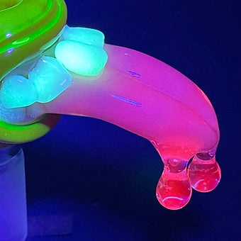 Artisan glass 14mm red blacklight reactive slide set with tongue and horn - detailed craftsmanship