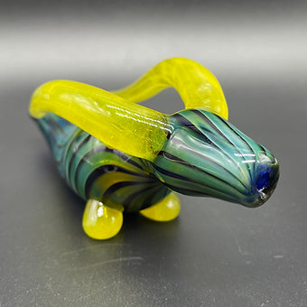 Yellow Horn Antelope Pipe craftsmanship - artisan glass work
