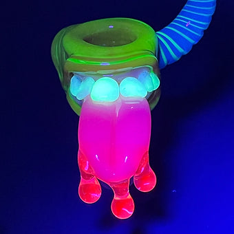 14mm red blacklight reactive slide set with tongue and horn by Leviathan Glass - artisan detail
