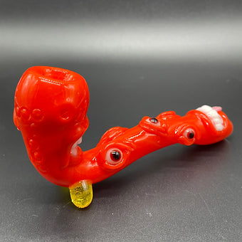 Close-up of Poppy Argus Gandalf - handcrafted glass