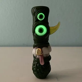 Artisan glass Shamrock Chillum - detailed craftsmanship