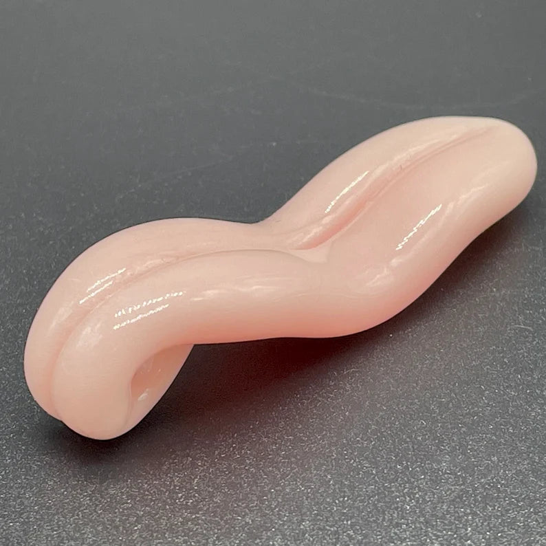 Glass Tongue pendant craftsmanship - artisan glass work