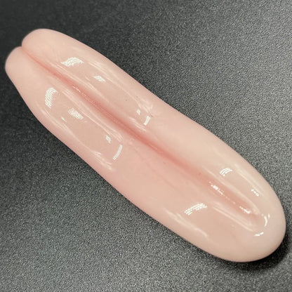 Artisan glass Glass Tongue pendant - detailed craftsmanship