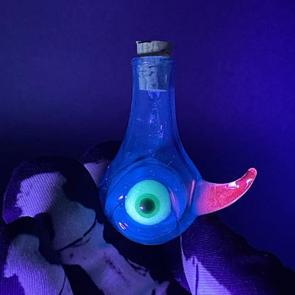 Blacklight potion bottle by Leviathan Glass - artisan detail
