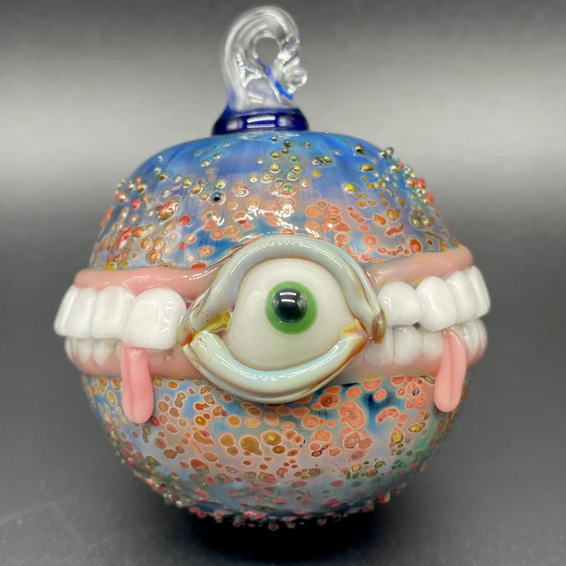 Too many teeth ornament by Leviathan Glass - artisan detail