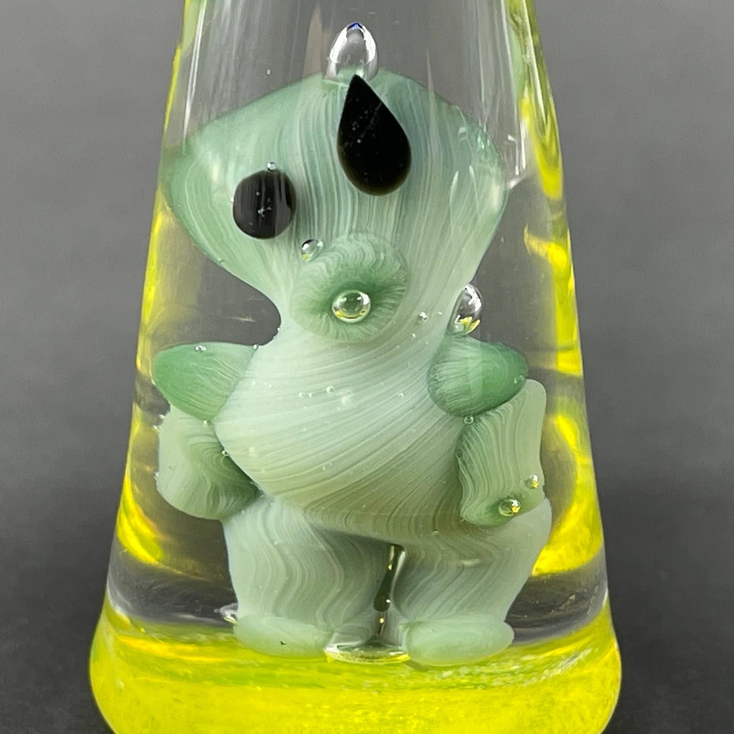 Close-up of Alien abduction ornament (Alien) - handcrafted glass